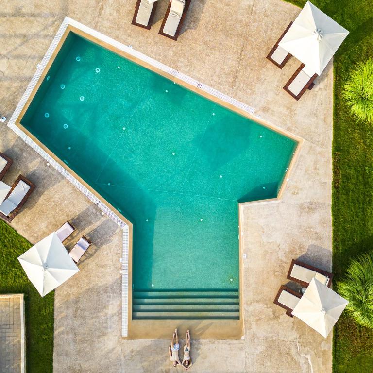 Bazén v ubytovaní Callisto Seaside Homes & Suites alebo v jeho blízkosti
