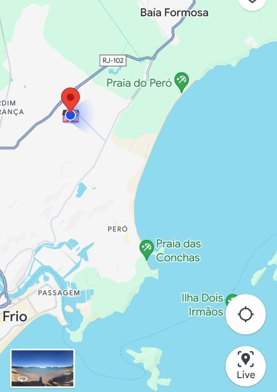 eine Karte von puerto escondido mit einem roten Marker in der Unterkunft Casa para 6 pessoas in Cabo Frio