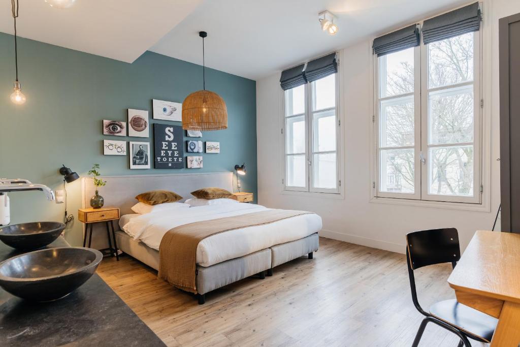 Postel nebo postele na pokoji v ubytování Eye Hotel