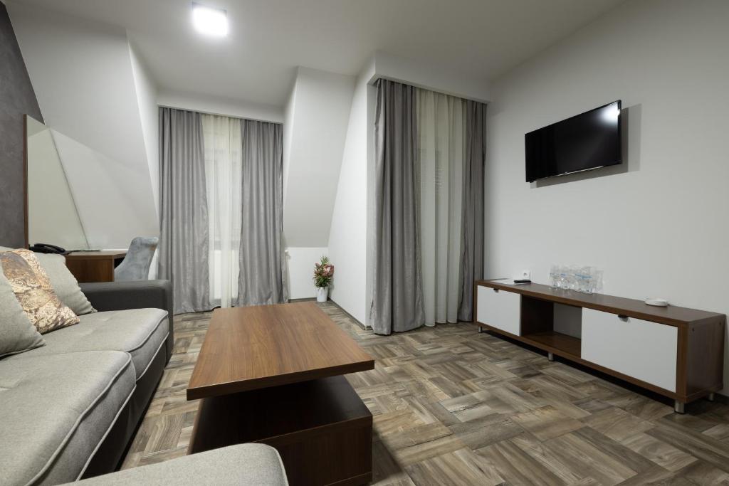 Motel Milošević - Penthouse Apartment