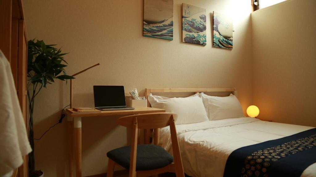 Postel nebo postele na pokoji v ubytování E JOY INN-West Shinjuku Branch