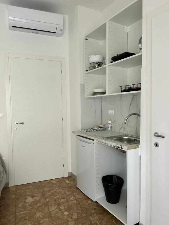 Kuchyň nebo kuchyňský kout v ubytování MinihouseLarissa diVerona