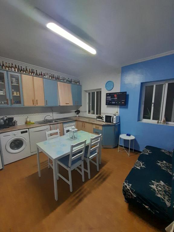 a kitchen with a table and chairs in a room at A 50 metros de la playa in Cádiz