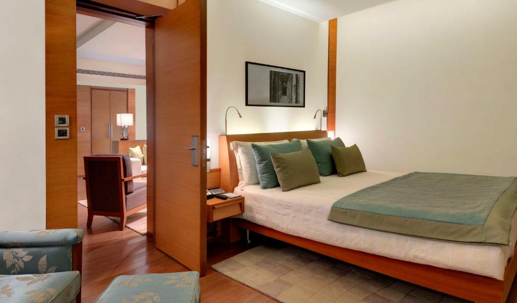 Postel nebo postele na pokoji v ubytování Hyatt Pune