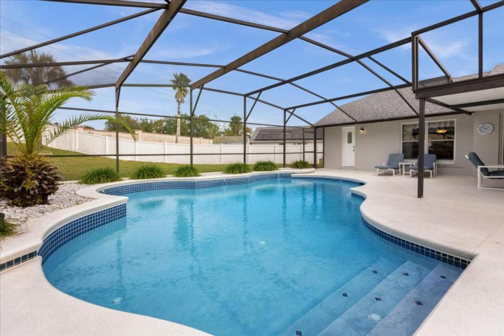 Bazén v ubytování Private Pool Homes nebo v jeho okolí