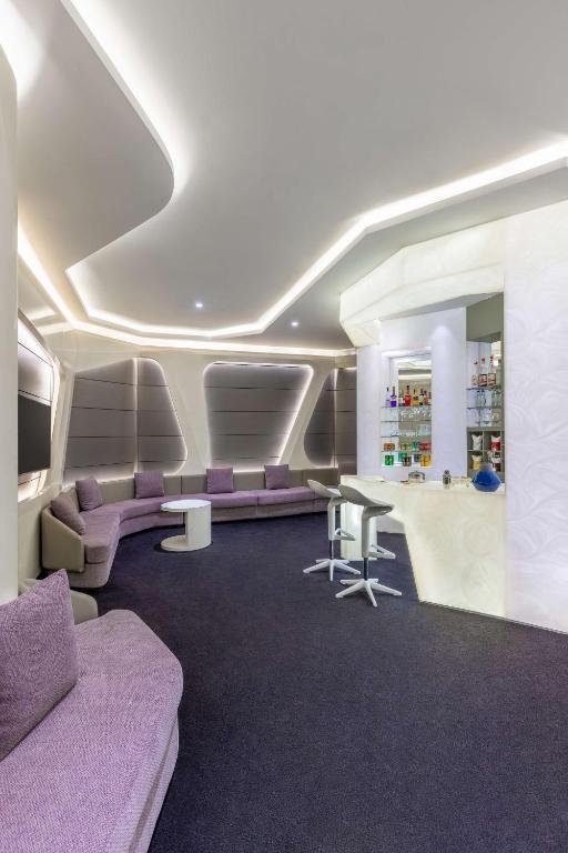 V Hotel Dubai, Curio Collection by Hilton - Resim 30