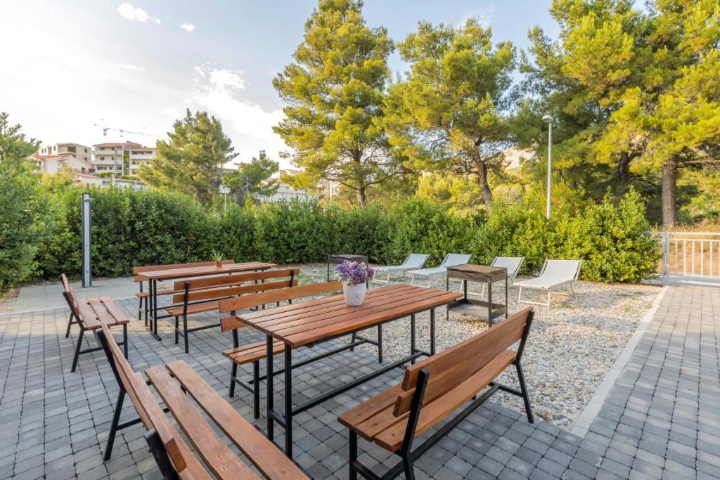 Fotografie z fotogalerie ubytování Apartments Podstrana with shared Pool v destinaci Podstrana