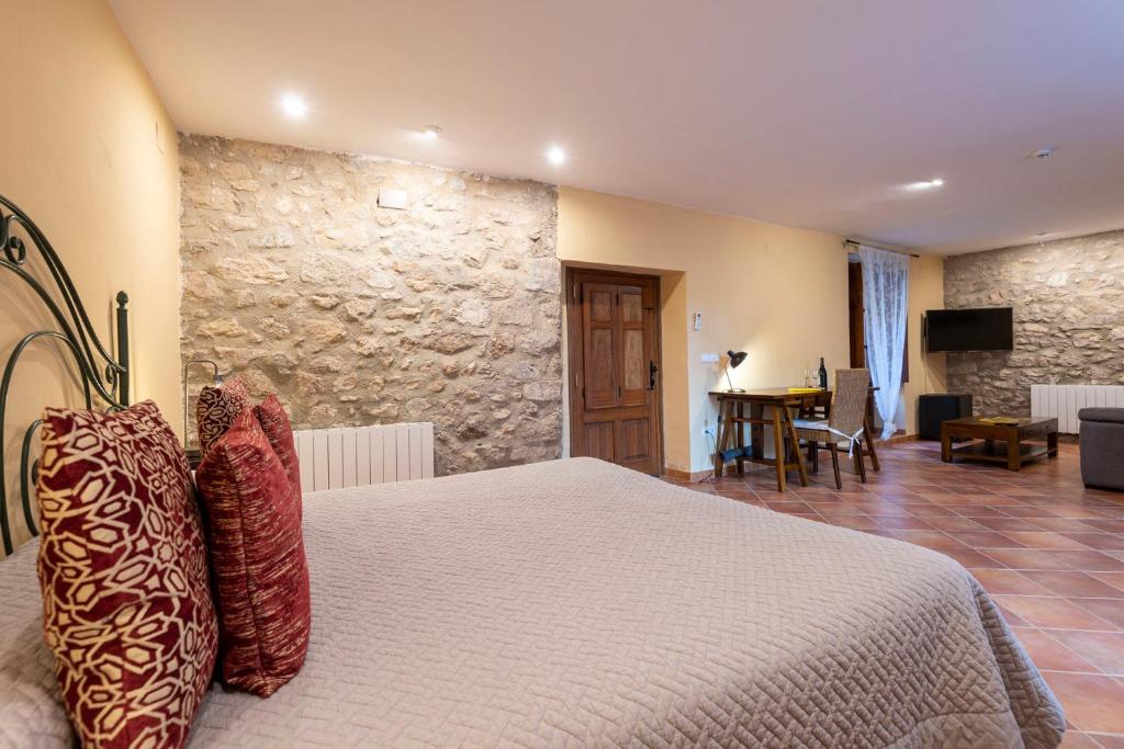 Postel nebo postele na pokoji v ubytování Hostal Can Xicu