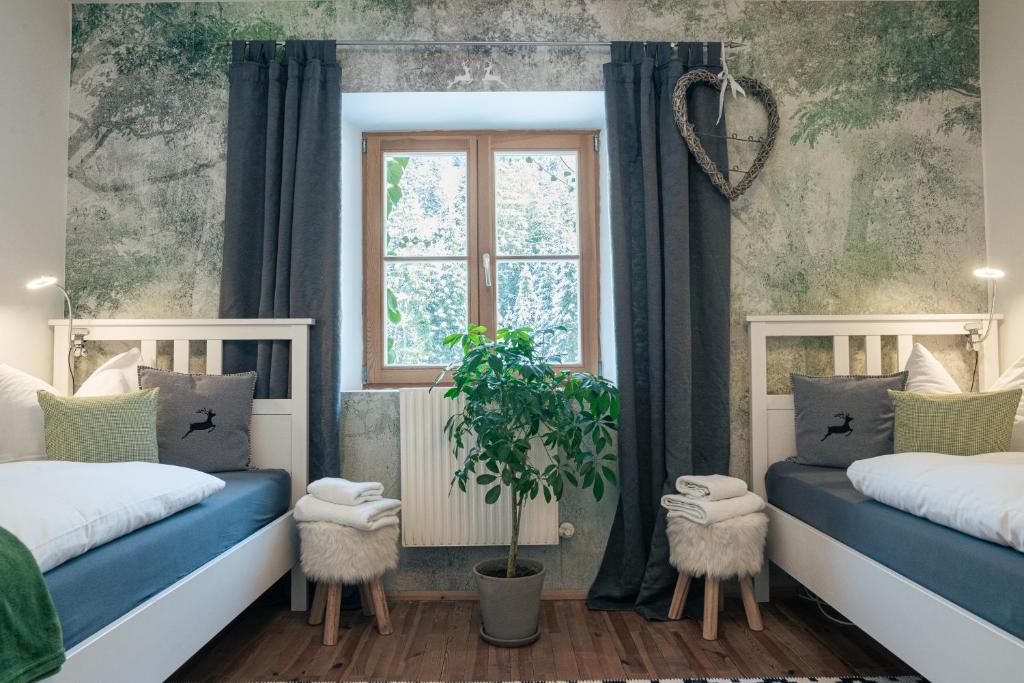 Postel nebo postele na pokoji v ubytování Gipfelkönig