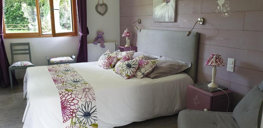 a bedroom with a bed with white sheets and pillows at Gîte d&#39;Anne et Ulysse in Sept-Frères