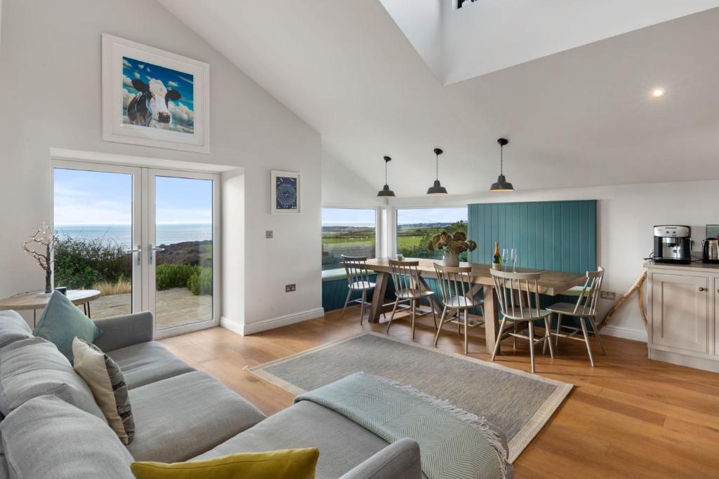 Channel View, Oxwich (updated prices 2026)