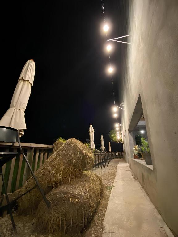 Fotografie z fotogalerie ubytování MostPopular!!! Hay Cafe TranquilFields - OnlyYou with Hay, Rentable For Event v destinaci Sekincan