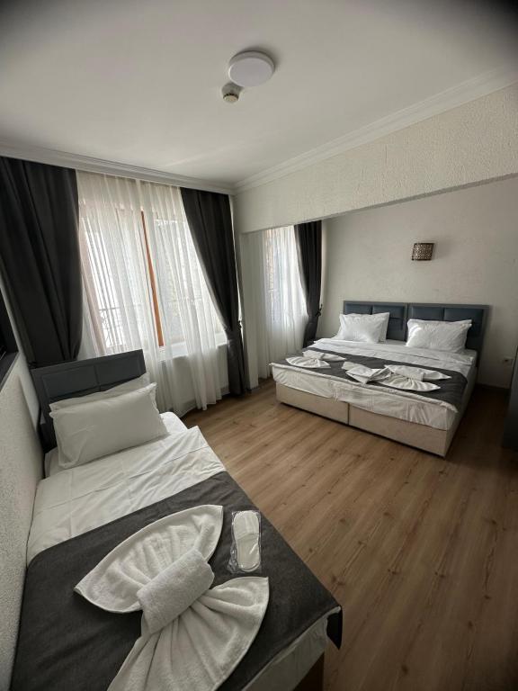 Big Orange Hotel Old City - Deluxe Triple Room