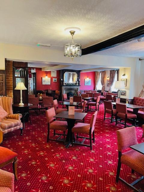 Posezení v ubytování Crown Hotel Brackley
