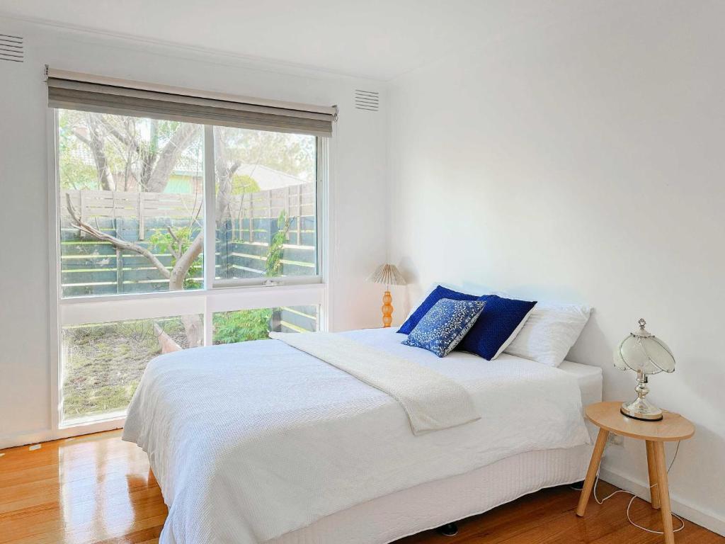 Säng eller sängar i ett rum på Serene 4Bed2Bath House w Parking Near Mornington Peninsula