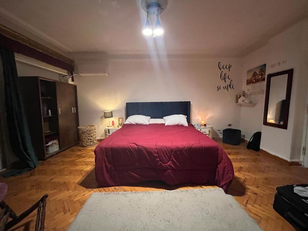 Кровать или кровати в номере A sunny room with king bed & private bathroom and gorgeous view In shared apartment