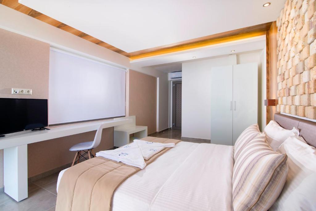 Postel nebo postele na pokoji v ubytování Aegean Infinity Deluxe
