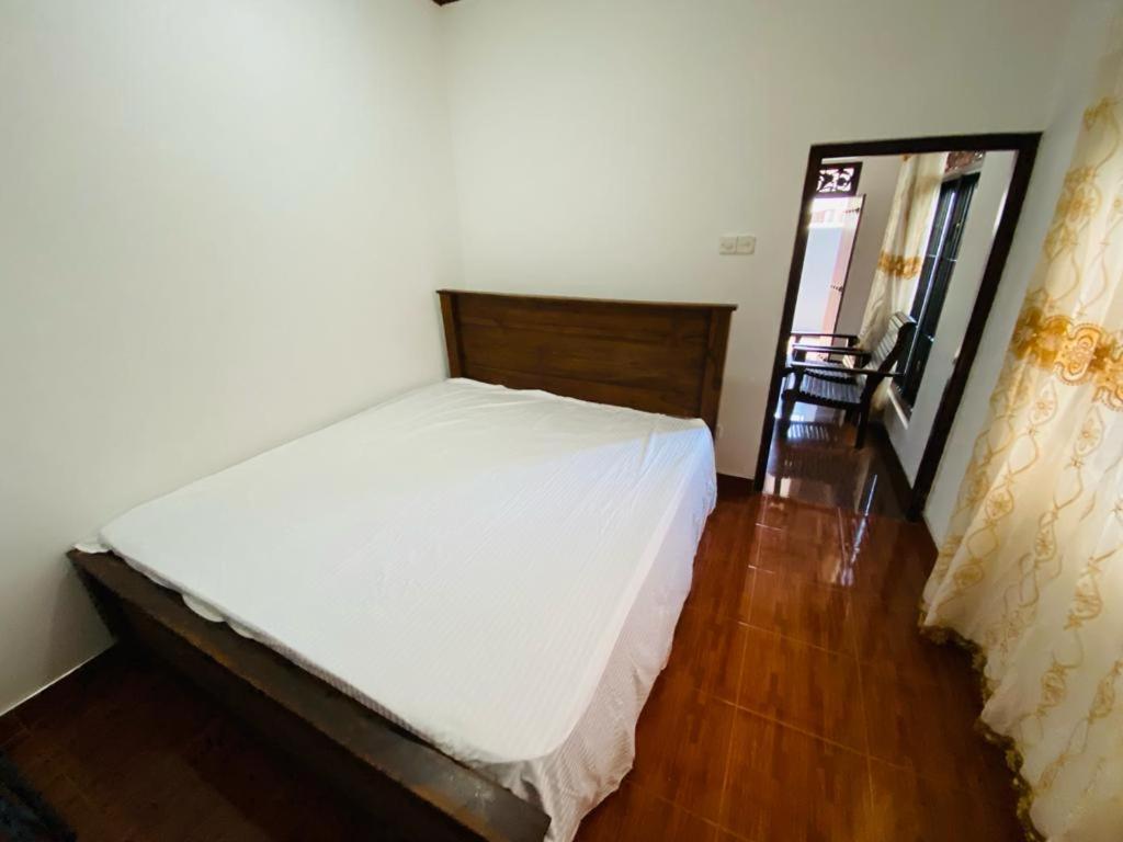 Un pat sau paturi într-o cameră la Villa Binna