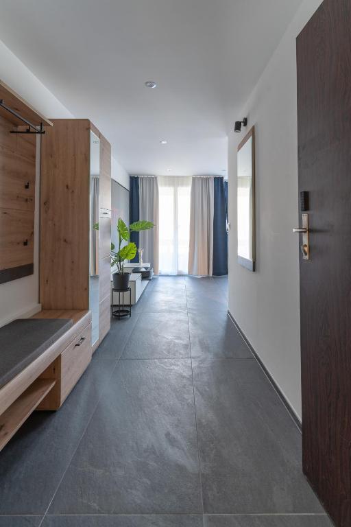 Postel nebo postele na pokoji v ubytování Charmante Wohnung mit Balkon nahe Thunersee - Bitcoin accepted