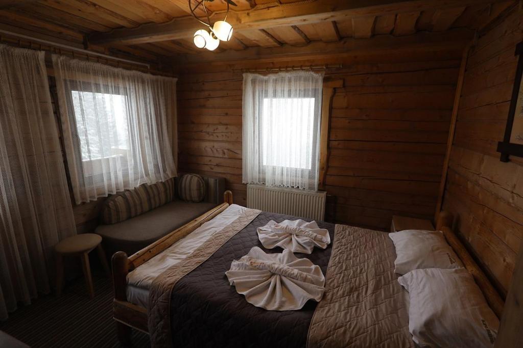 Postel nebo postele na pokoji v ubytování КРЕМІНЬ