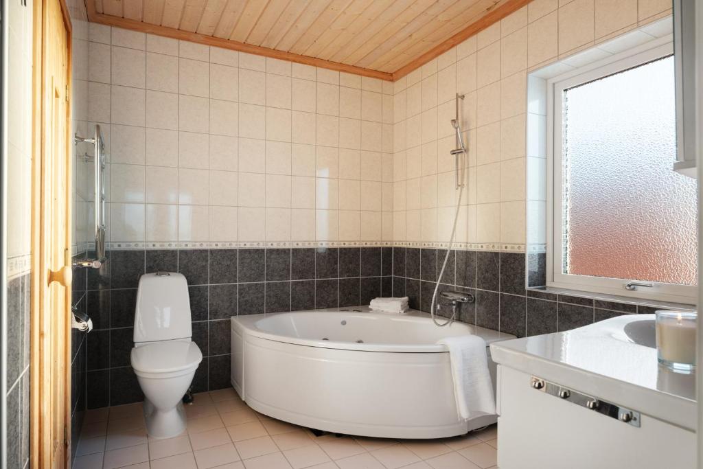 Koupelna v ubytování Charming Villa Retreat by AJF Dream Living