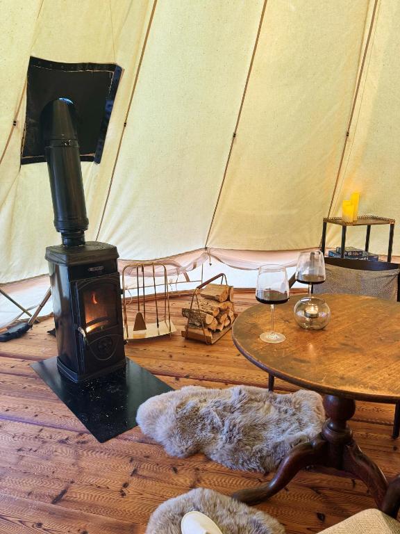 TV a/nebo společenská místnost v ubytování Silma Retreat Glamping