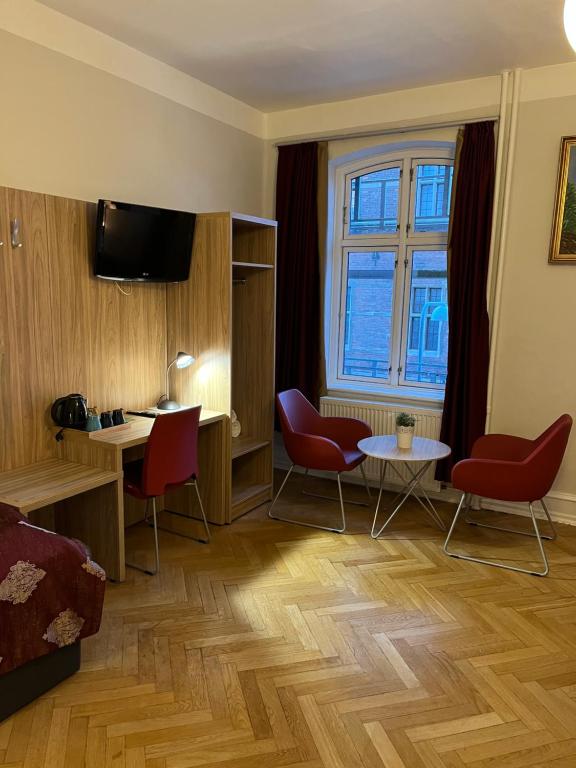 TV a/nebo společenská místnost v ubytování Hotel Skandia