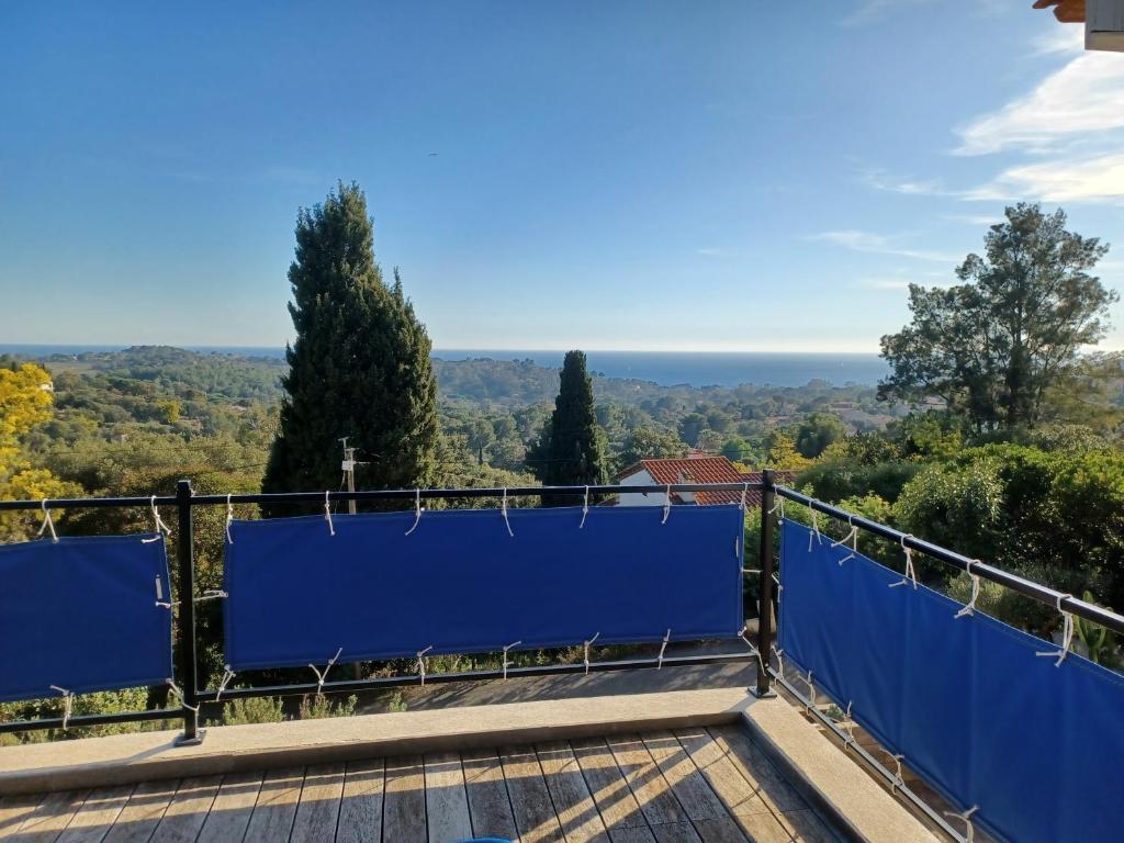 Balkon lub taras w obiekcie Magnifique villa avec piscine, vue mer