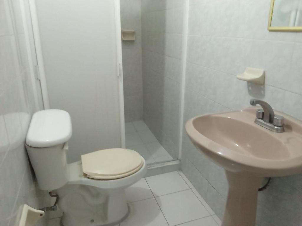 Koupelna v ubytování La Sirenita