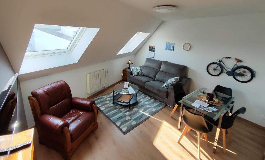 an overhead view of a living room with a couch and a table at El Ático de la Estación in Oviedo