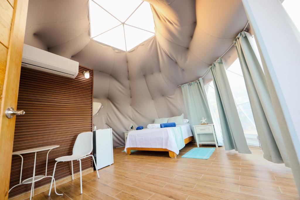 Postel nebo postele na pokoji v ubytování Hotel Don Bululo Camping Lodge