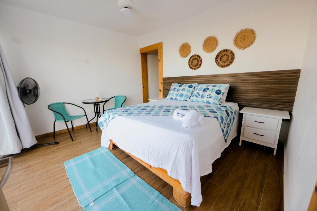 Postel nebo postele na pokoji v ubytování Hotel Don Bululo Camping Lodge