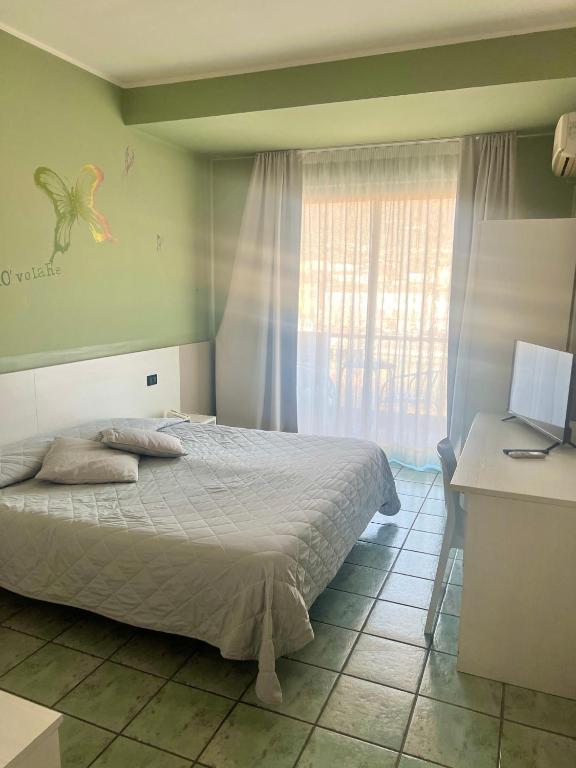 Postel nebo postele na pokoji v ubytování Hotel Stazione sul lago di Iseo