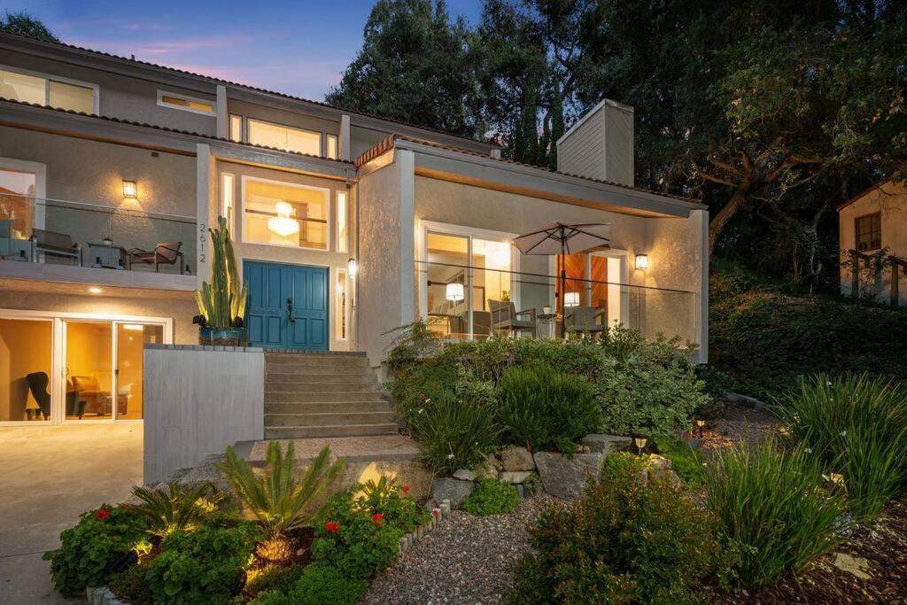 een groot wit huis met een trap ervoor bij Asian Oasis Stunning Canyon Views - Luxury Home in Glendale