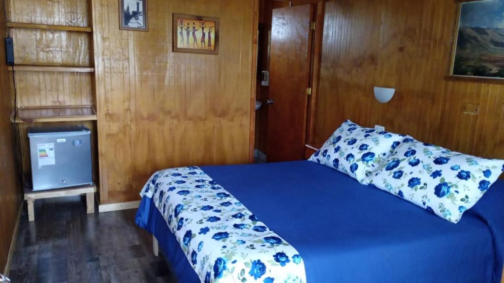 Postel nebo postele na pokoji v ubytování Hostal El Colibri