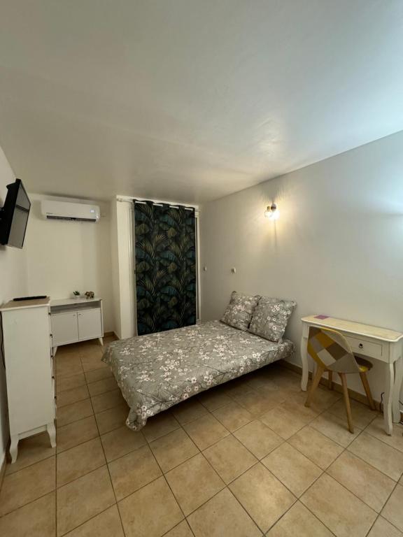 Location studio meublé 49€/nuit, SainteClotilde (updated prices 2024)