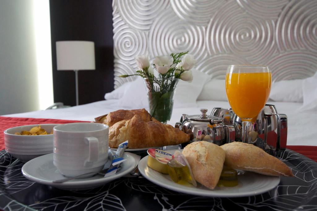 Comida en o cerca de este apartahotel