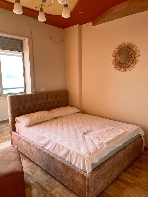 Postel nebo postele na pokoji v ubytování Cozy Beachfront Room