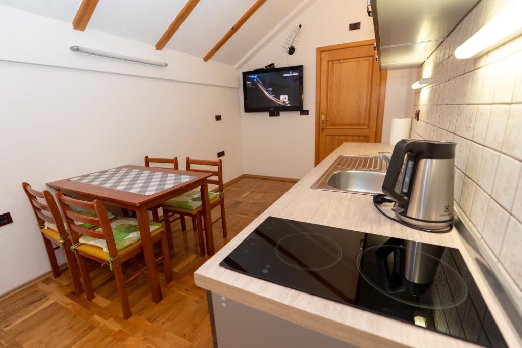 Kuchyň nebo kuchyňský kout v ubytování Apartman Miramare