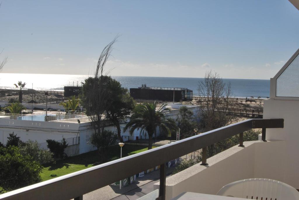 Apartment At Monte Gordo Beach Ocean View, Monte Gordo (updated prices