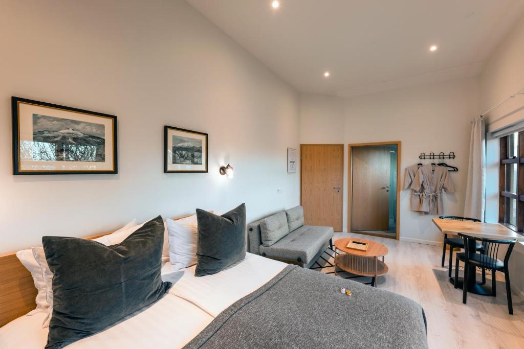 Setusvæði á Garður Stay Inn & Secret Lagoon included!