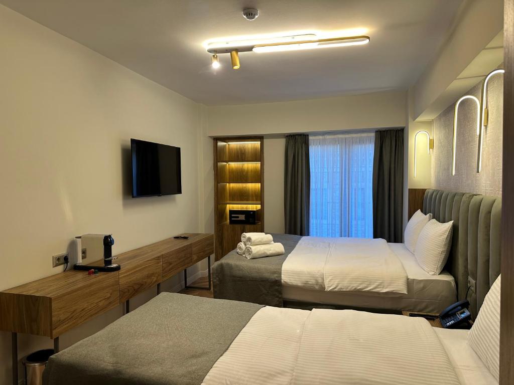 Postel nebo postele na pokoji v ubytování Iris Han Hotel