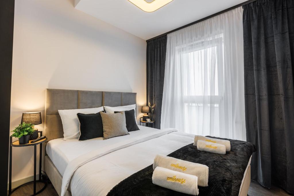 Postel nebo postele na pokoji v ubytování Emihouse Riverside Apartments