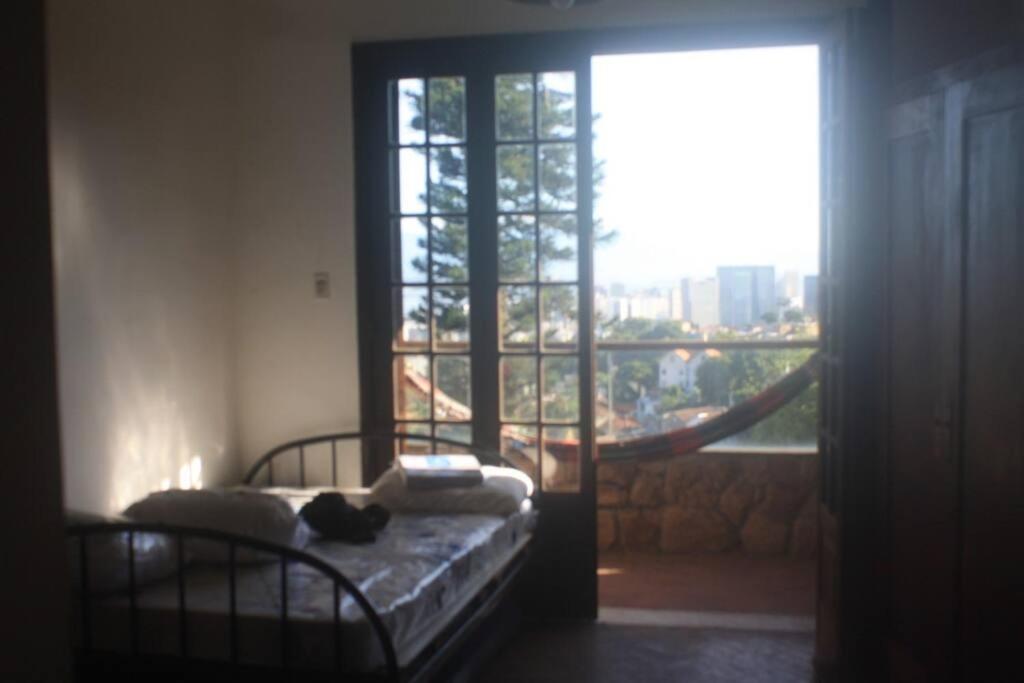 En eller flere senge i et værelse på Loft delícia no Rio de Janeiro