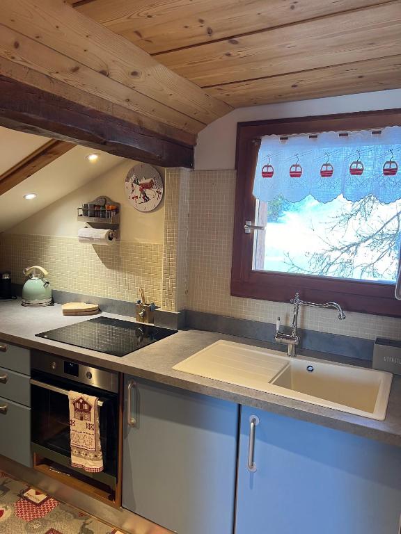Kuchyň nebo kuchyňský kout v ubytování Chalet Tannenduft