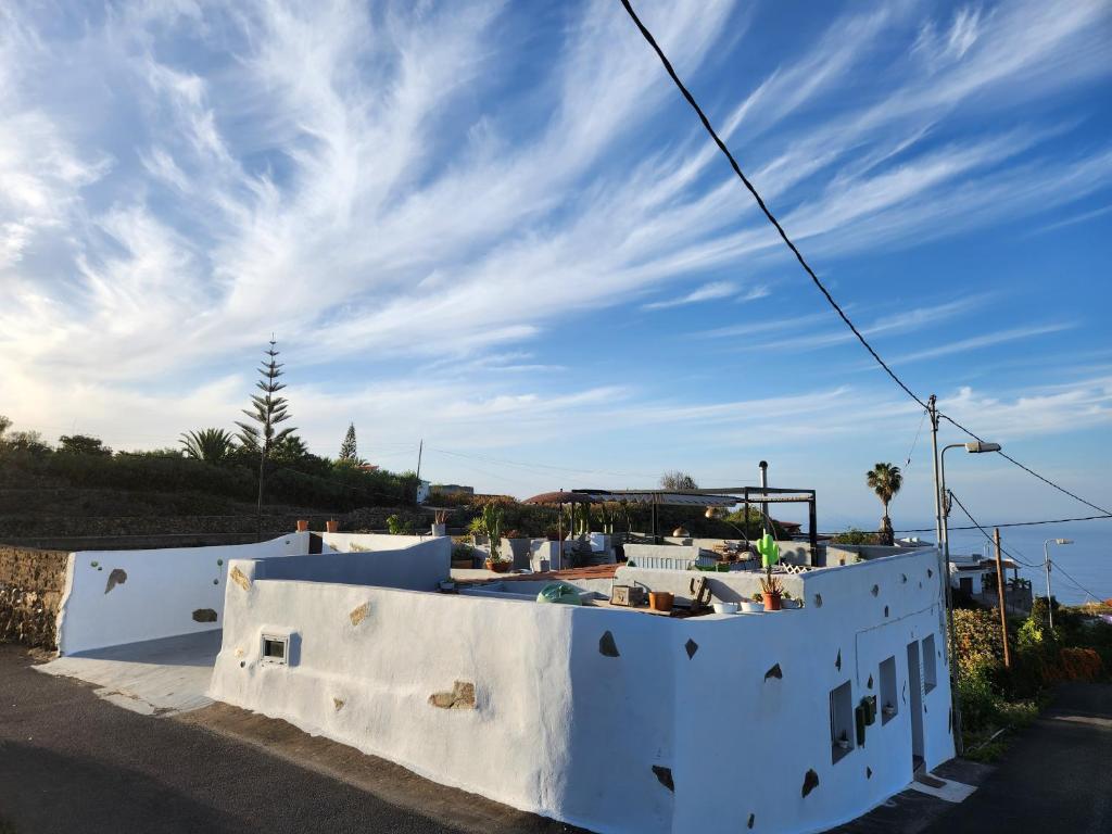 a house with white walls and a blue sky at Casa Salvia Bed and Breakfast in Icod de los Vinos