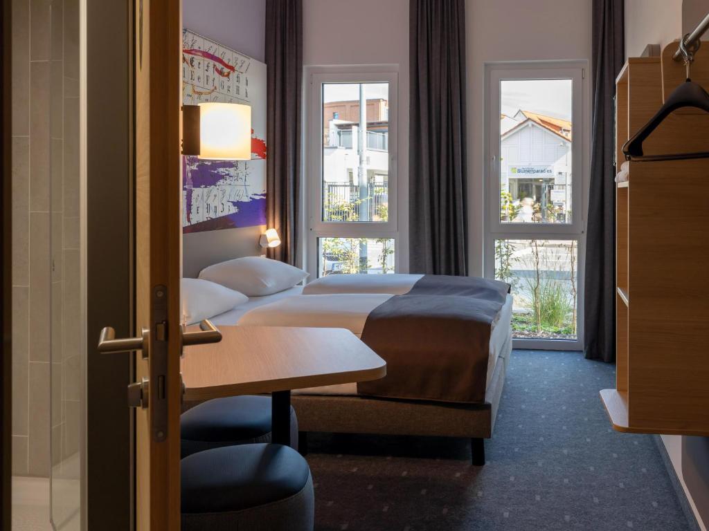 Postel nebo postele na pokoji v ubytování B&B HOTEL Bad Hersfeld