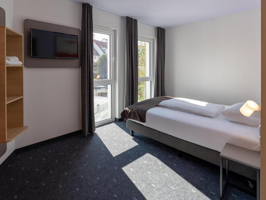 Postel nebo postele na pokoji v ubytování B&B HOTEL Bad Hersfeld