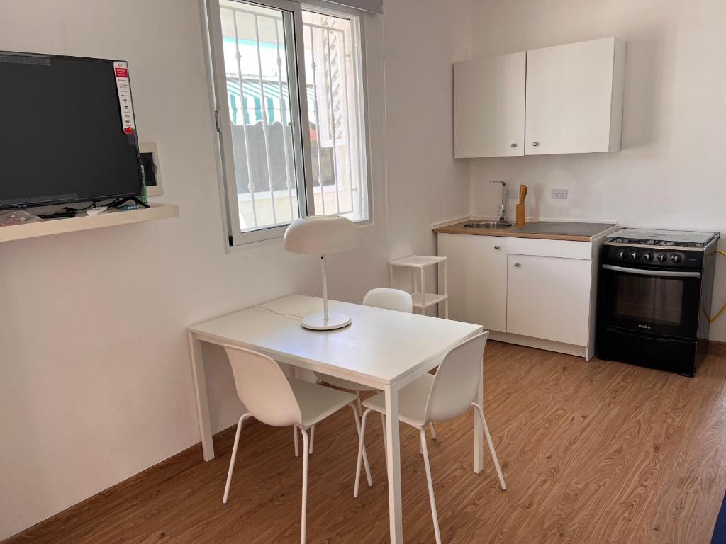 Kuchyň nebo kuchyňský kout v ubytování EMY HOUSE