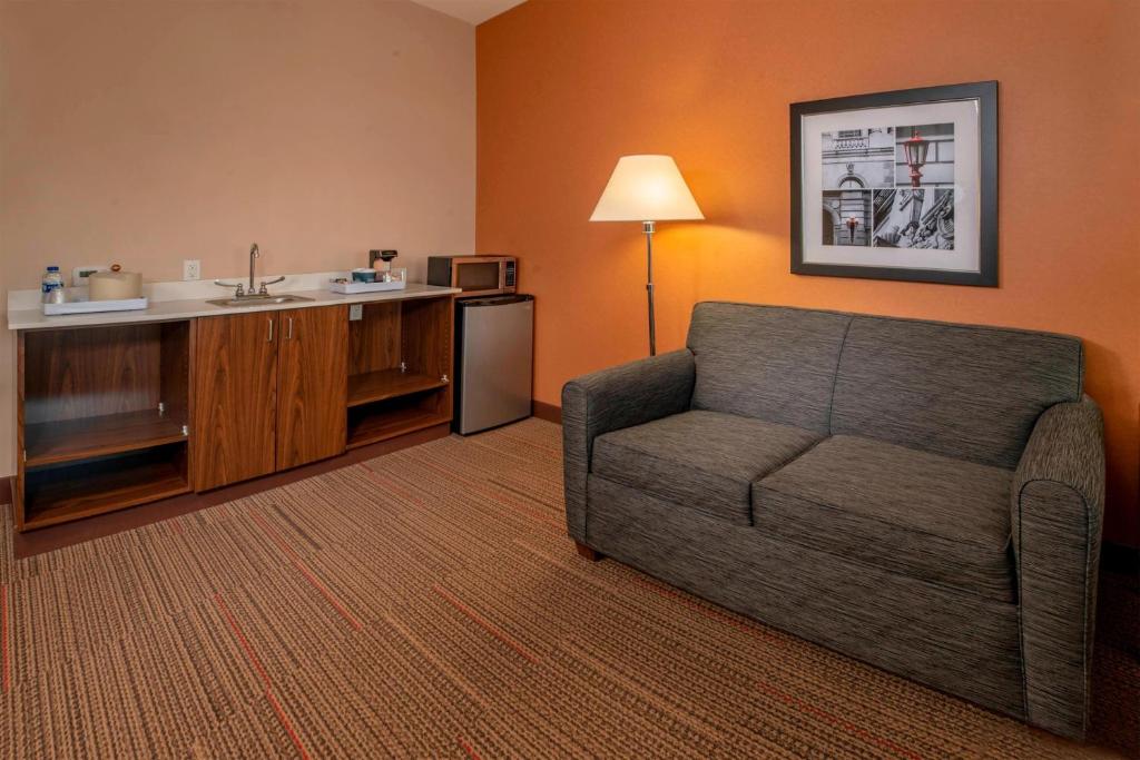 Posezení v ubytování Four Points by Sheraton Newark Christiana Wilmington